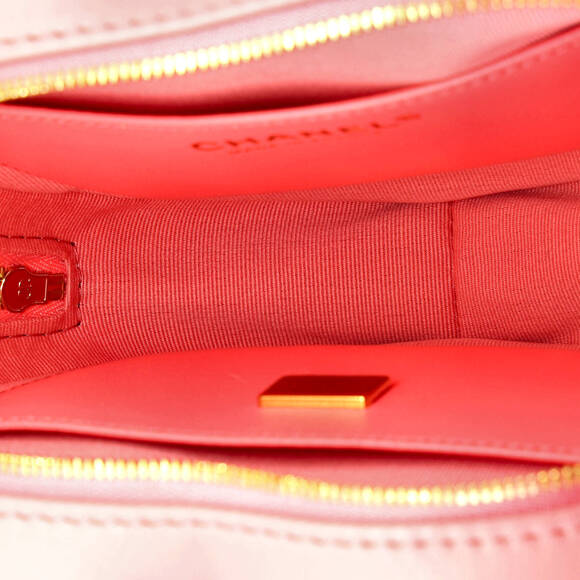 Chanel CC in Love Heart Bag Quilted Lambskin - Picture 5 of 5